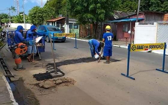 Saae recupera tubulação que apresentava vazamento em diversos pontos da cidade