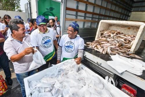 Wilson Lima lança ‘Peixe no Prato’ na zona leste de Manaus