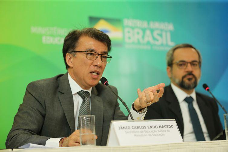 Ministério da Educação levará internet a 24,5 mil escolas públicas Ministério da Educação levará internet a 24,5 mil escolas públicas