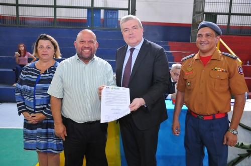 Governo do Amazonas formaliza ensino bilíngue português-francês em escola estadual militar