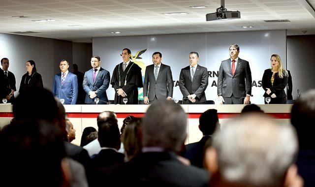 Na posse dos novos defensores, Josué Neto enaltece atuação da Defensoria  junto à população mais carente