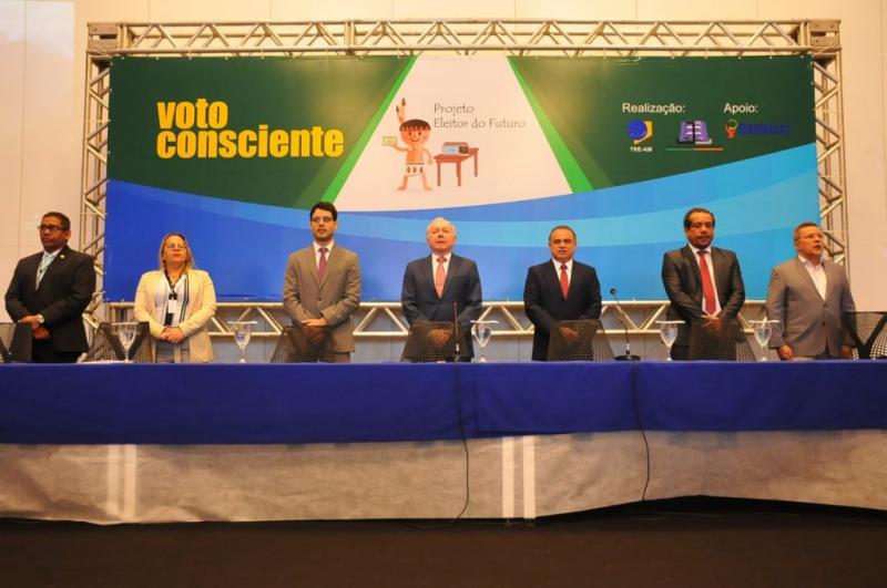 Cerca de 3 mil estudantes da rede pública participam de evento que incentiva o voto consciente