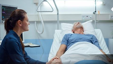 Plano de saúde deve pagar despesas hospitalares de acompanhante de paciente idoso