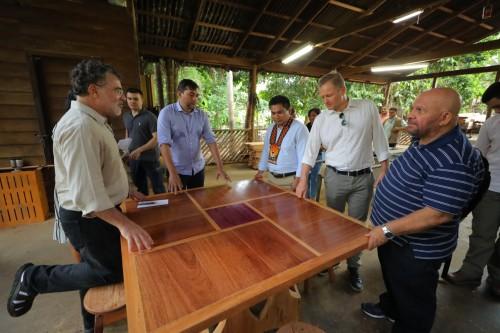 Wilson Lima recebe embaixador e comitiva da Dinamarca e apresenta projetos sustentáveis desenvolvidos no Amazonas