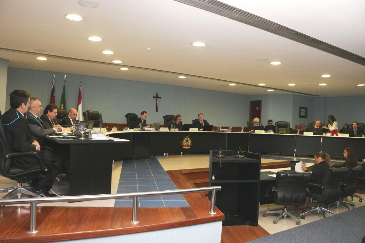 Pleno do TCE revoga cautelar e mantém licitação para iluminação pública, em Manaus
