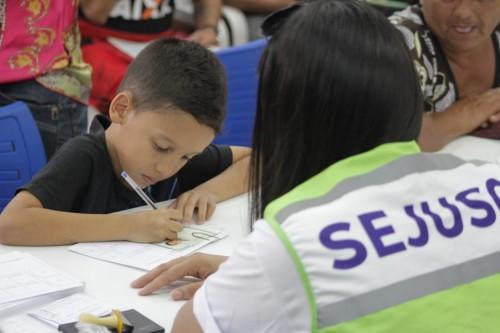 Sejusc atende mais de 800 pessoas com emissão de documentos no ‘Muda Manaus’