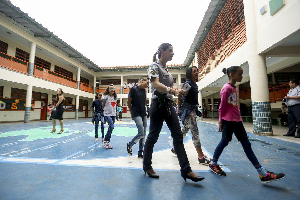 MEC inicia capacitação de profissionais para escolas cívico-militares MEC inicia capacitação de profissionais para escolas cívico-militares