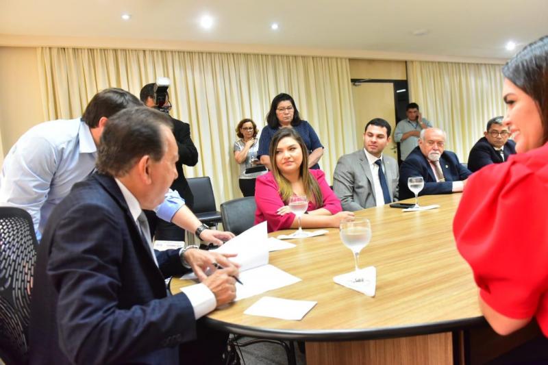 Governador em exercício, Yedo Simões, sancionou leis que autorizam operação de crédito e ajustes na previdência estadual