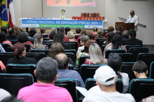 Secretarias de Educação e da Fazenda do Amazonas homenageiam parceiros do Programa de Educação Fiscal