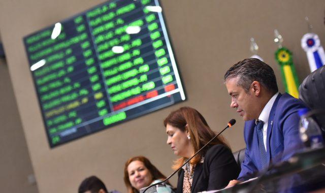 Josué anuncia ticket extra e reajuste no vale-alimentação dos servidores da Aleam