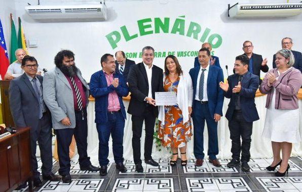Presidente da Aleam Josué Neto recebe Título de Cidadão de Novo Airão Presidente da Aleam Josué Neto recebe Título de Cidadão de Novo Airão