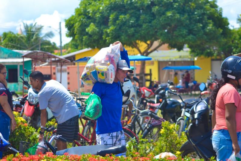 Natal mais feliz: 1200 famílias recebem cestas básicas da Prefeitura de Parintins