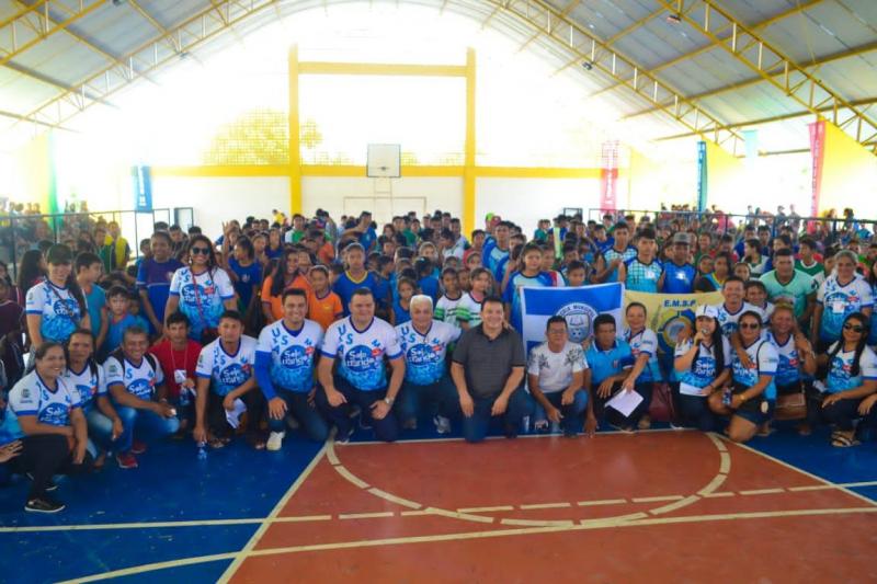 Em Parintins, mais de 800 alunos participam do encerramento do ano letivo do Rio Tracajá