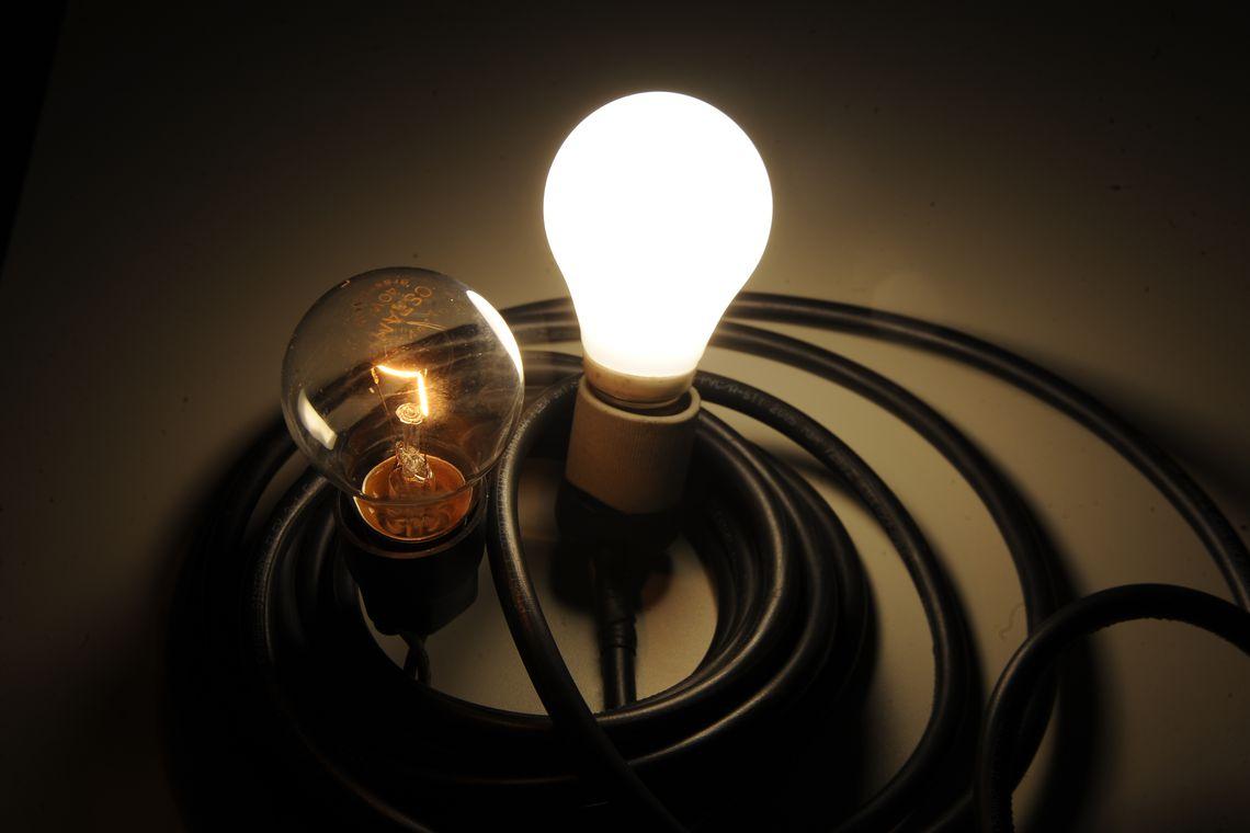 Contas de luz: bandeira tarifária continuará amarela em janeiro