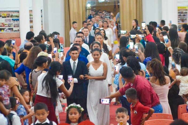 Com grande baile para 117 casais, Prefeitura de Parintins encerra casamento coletivo 2019