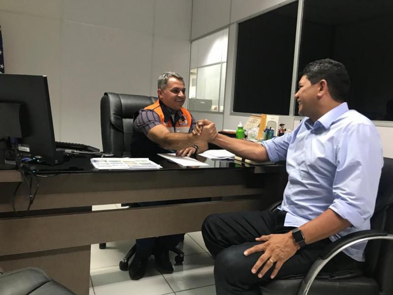 Prefeito assina 2 convênios e conquista mais 10 sistemas Salta Z para Parintins