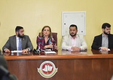 Recomendação do MPAM alerta sobre abusos em contratos e material escolar