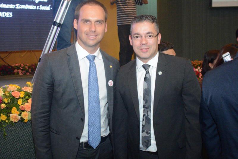 Bolsonaro segue Josué no Twitter após post de apoio ao Aliança Pelo Brasil