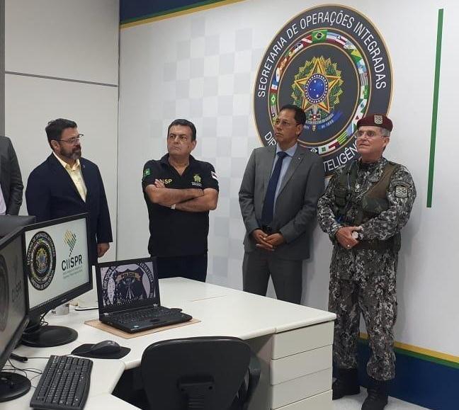 Em Manaus, general Theophilo visita instalações do Centro Integrado de Inteligência do Norte