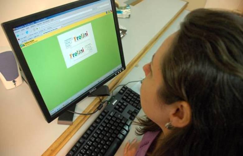 MEC suspende por tempo indeterminado inscrições do PROUNI