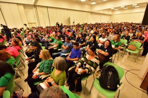 Governo do Amazonas inicia ano letivo com 440 mil estudantes na capital e no interior