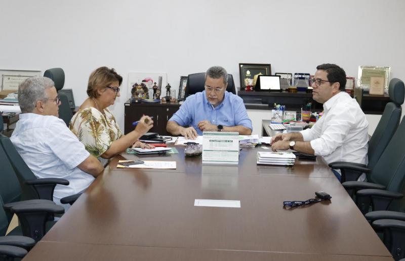 Sepror e UEA pretendem especializar profissionais em gestão de projetos para produção animal e vegetal