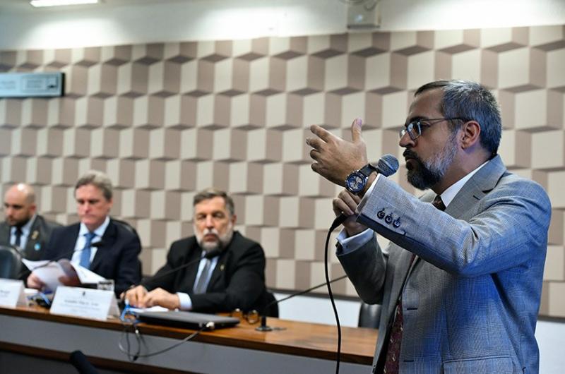 No Senado, ministro da Educação diz que governo enviará proposta de novo Fundeb 'fiscalmente responsável' No Senado, ministro da Educação diz que governo enviará proposta de novo Fundeb 'fiscalmente responsável'