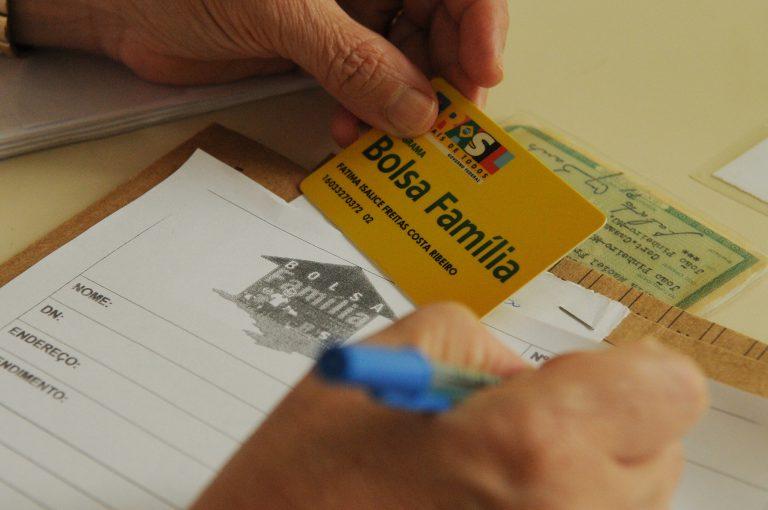 Comissão mista pode votar hoje 13° para beneficiário do Bolsa Família