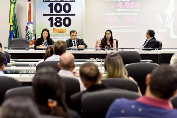 TJAM alia-se a entidades parceiras e reforçará a divulgação de canais disponíveis para denunciar violência contra mulheres TJAM alia-se a entidades parceiras e reforçará a divulgação de canais disponíveis para denunciar violência contra mulheres