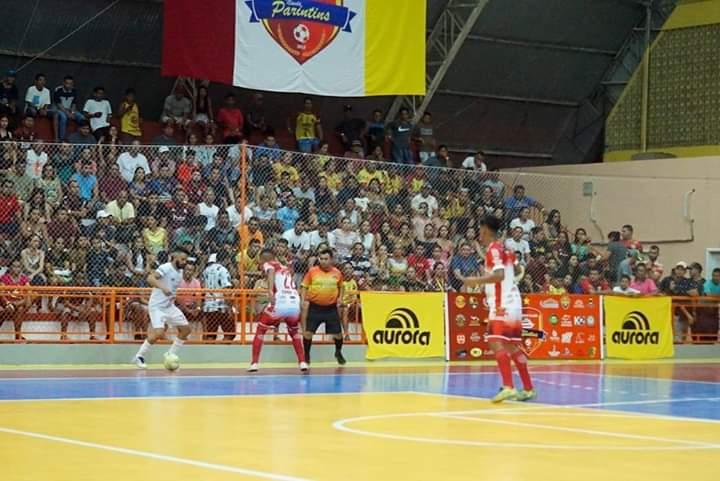 Revitalizado pela Prefeitura, ginásio Elias Assayag recebe grande público em evento esportivo