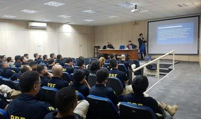 Novos policiais rodoviários federais no AM participam de palestra proferida pelo MPF
