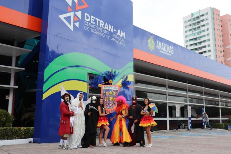 Bloco do Detran leva educação no trânsito para foliões em eventos carnavalescos