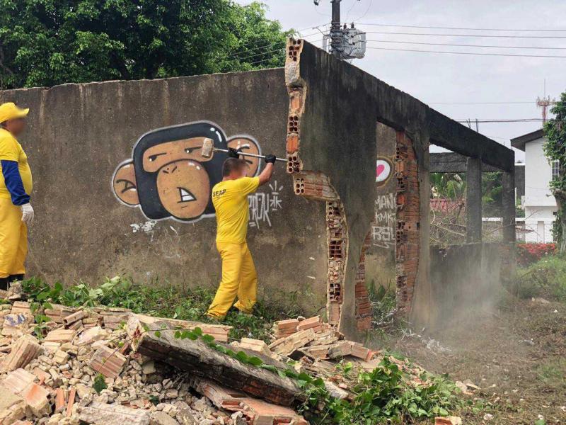 Detentos trabalham na revitalização da Delegacia Especializada em Roubos e Furtos de Veículos