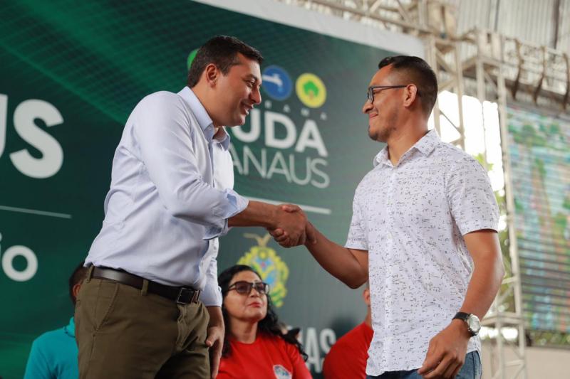 Wilson Lima entrega fomento a empreendedores e Termos de Quitação de Imóvel no Monte das Oliveiras Wilson Lima entrega fomento a empreendedores e Termos de Quitação de Imóvel no Monte das Oliveiras
