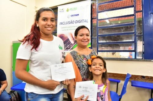 População procura por múltiplos serviços durante o ‘Muda Manaus’ no Monte das Oliveiras População procura por múltiplos serviços durante o ‘Muda Manaus’ no Monte das Oliveiras