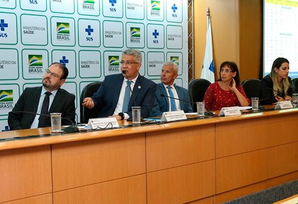 Governo quer mais 5 mil médicos para combate ao novo coronavírus