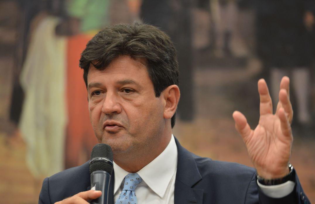 Ministro da saúde confirma 37 casos do novo coronavírus no país