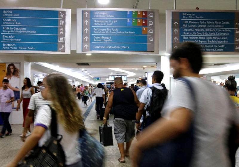 Brasil tem primeiros casos de transmissão comunitária do novo coronavírus