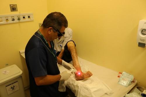 FCecon oferece serviço de estomoterapia a pacientes com câncer