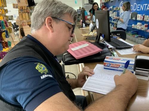 Procon-AM autua loja por venda de máscaras cirúrgicas a R$ 100 Procon-AM autua loja por venda de máscaras cirúrgicas a R$ 100