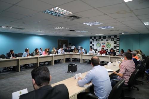 Wilson Lima se reúne com setores da sociedade e pede mobilização contra o novo Coronavírus