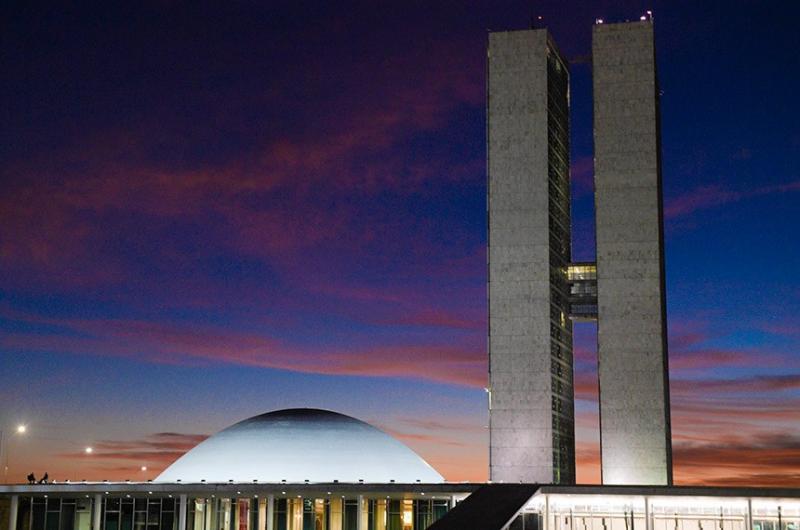 Senadores propõem usar dinheiro do fundo eleitoral no combate ao coronavírus