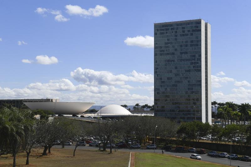 Congresso deve ter comissão para fiscalizar uso de recursos durante a crise