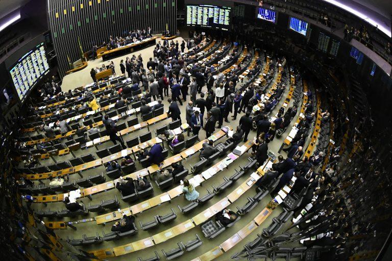 Parlamentares podem direcionar até R$ 8 bi no Orçamento para combate ao coronavírus