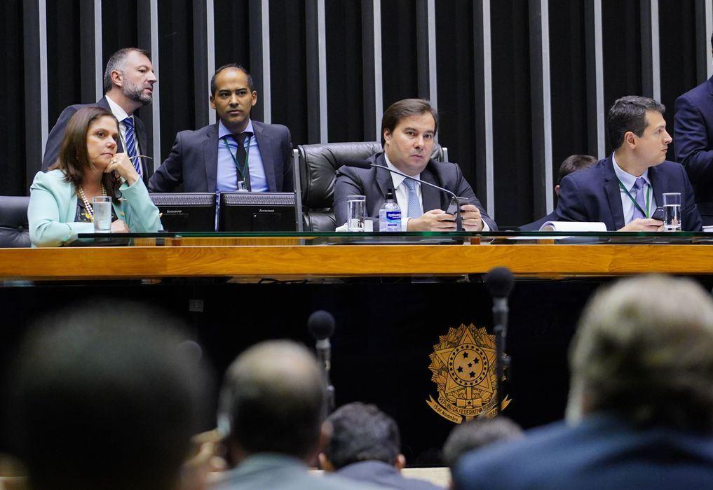 Câmara aprova dispensa de atestado médico a trabalhador com covid-19