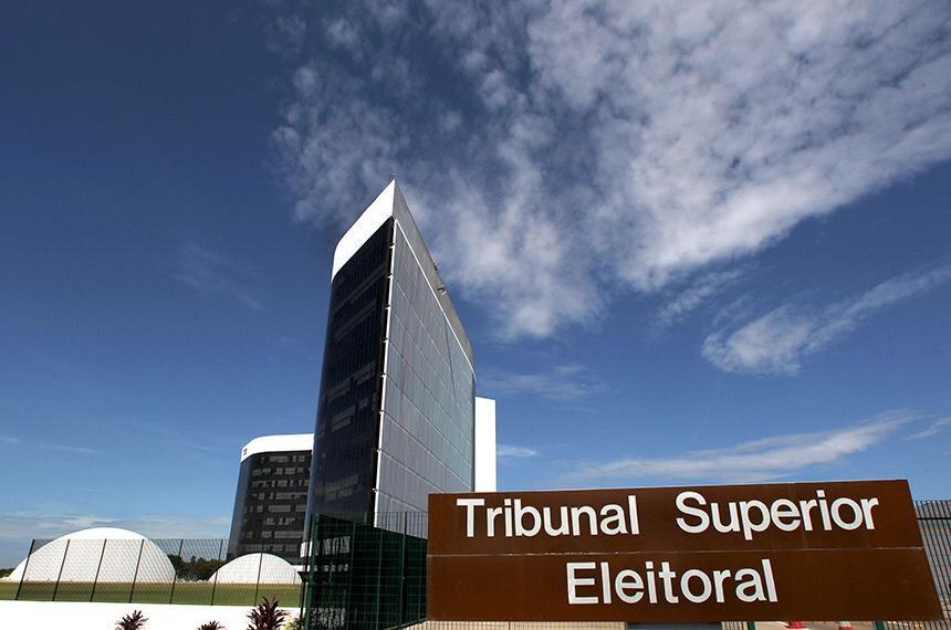 Propostas para adiar eleições ganham força entre senadores