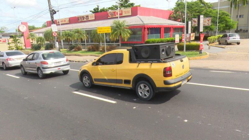 Governo do Amazonas utiliza carros de som e viaturas da Polícia Militar para reforçar importância do isolamento social