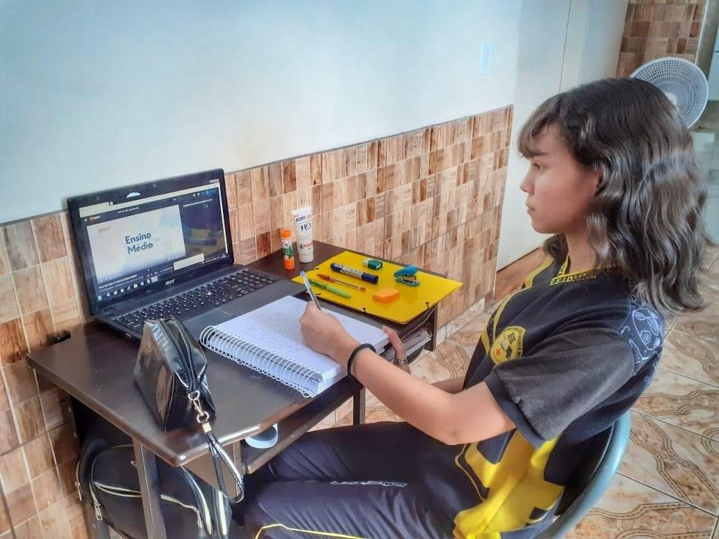 Estudantes do Ensino Médio passam a ter conteúdo ao vivo no ‘Aula em Casa’