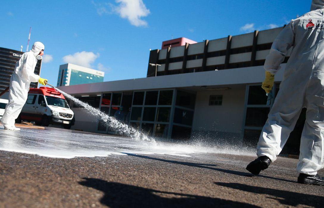 Brasil registra 800 mortes e 15.927 casos confirmados da COVID-19