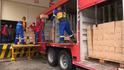 Governo do Amazonas recebe doação de 15 mil frascos de álcool gel da Ambev Governo do Amazonas recebe doação de 15 mil frascos de álcool gel da Ambev